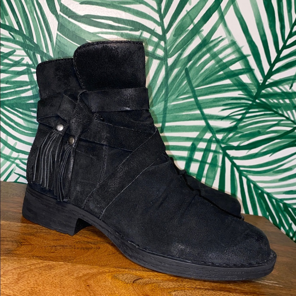 BORN Black Suede Tassel Zip Ankle Boots Women’s 7 M